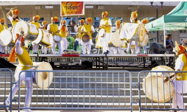 'ट्रम्प उद्घाटन परेड में भाग लेने के लिए भारतीय अमेरिकी ढोल बैंड | '